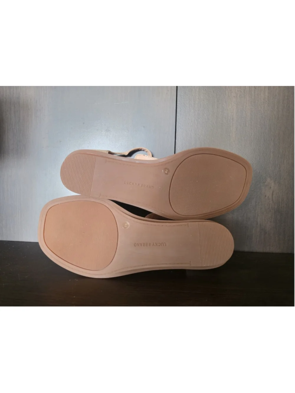 Lucky Brand Annamae LEATHER T Strap Wedge Sandals 8 M Cortado Beige